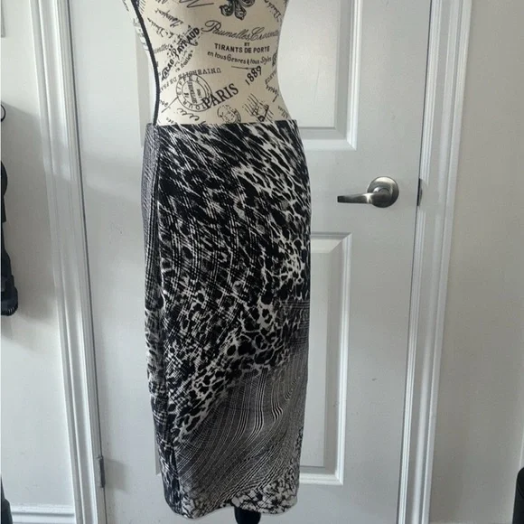 Joseph Ribkoff Stretch Pattern Skirt Size 8 - Picture 6 of 7